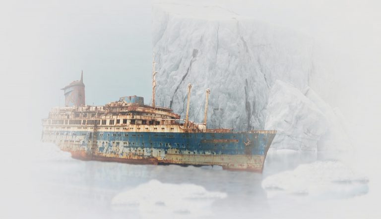 ספינה מול קרחן
